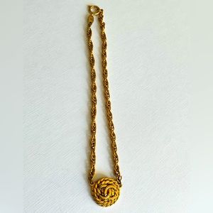 Chanel 1985 CC medallion-charm gold vintage chain necklace